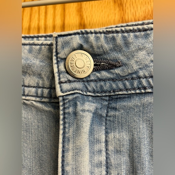 Level 99 Anthropologie light wash - Picture 3 of 9